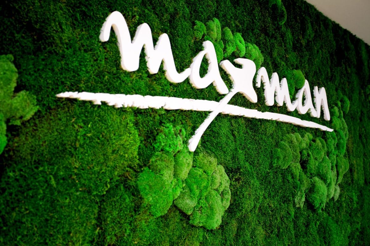 Mooswand GREENIN mit Logo_Maxman_moosbilder.at